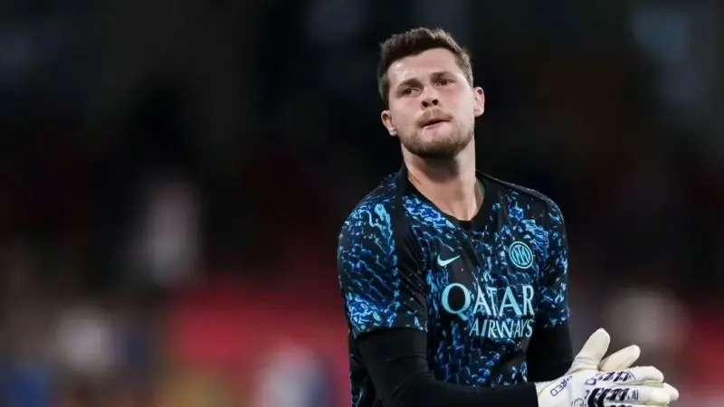 与其花费资金引进新门将，不如将这笔预算省下来，重点投入到中场和拖后中卫的补强上。