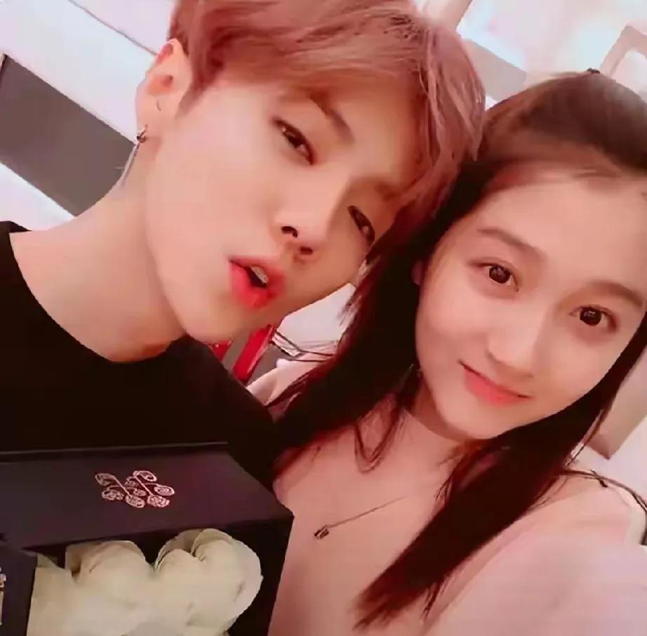 关晓彤、鹿晗、王安宇这三人，最近可是“热闹”得很！关晓彤和鹿晗恋爱八年，话题不断