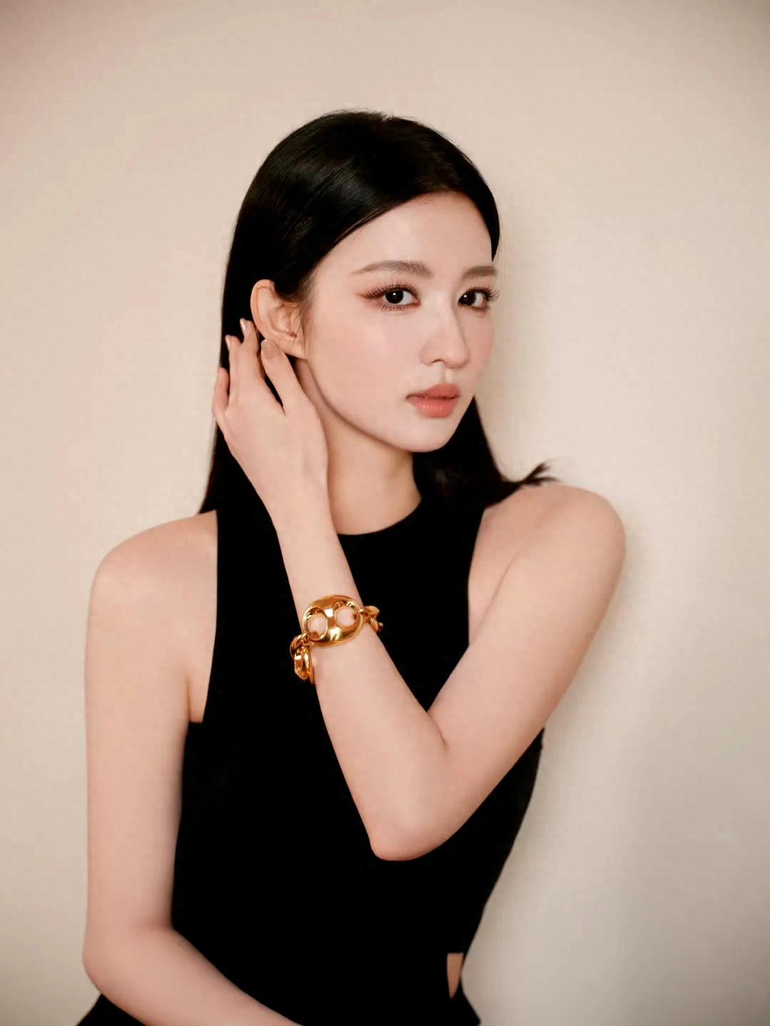 女星王楚然优雅唯美写意：人与风景皆美！