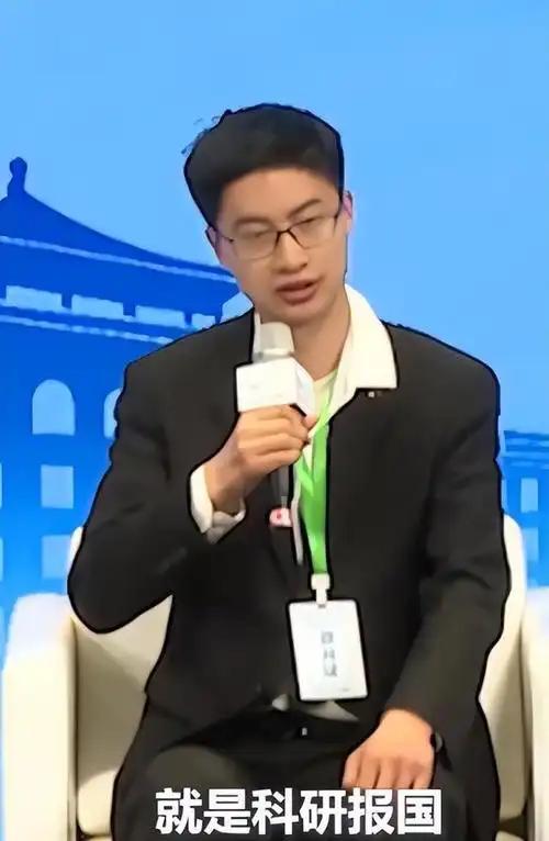 美国关税卡脖子卡得最凶的时候，中国又冒出来一个，让美国人睡不着觉的年轻人。他叫庞