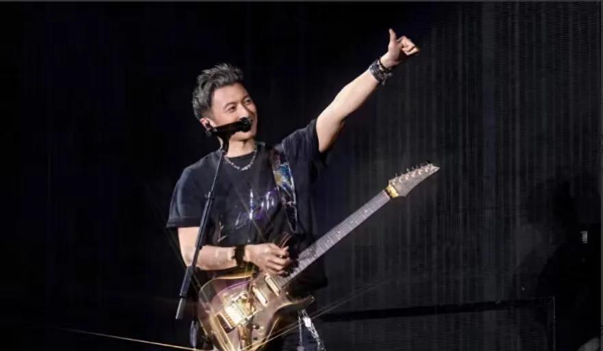 李嫣留学一句话，谢振轩采访爆心声，王菲谢霆锋的“遮羞布”被儿女亲手扯下！明星们