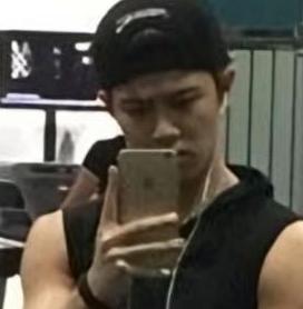 2026年4月12日，有网友在青岛某酒店健身房偶遇了任嘉伦。据网友描述，任嘉伦