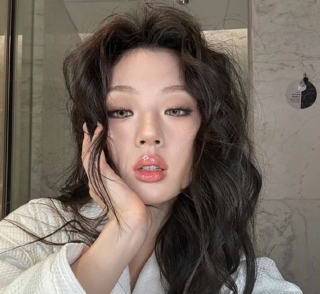 终于知道歌手为什么要请范玮琪了。单依纯首期以来明明唱得很好，甚至现场唱功一点