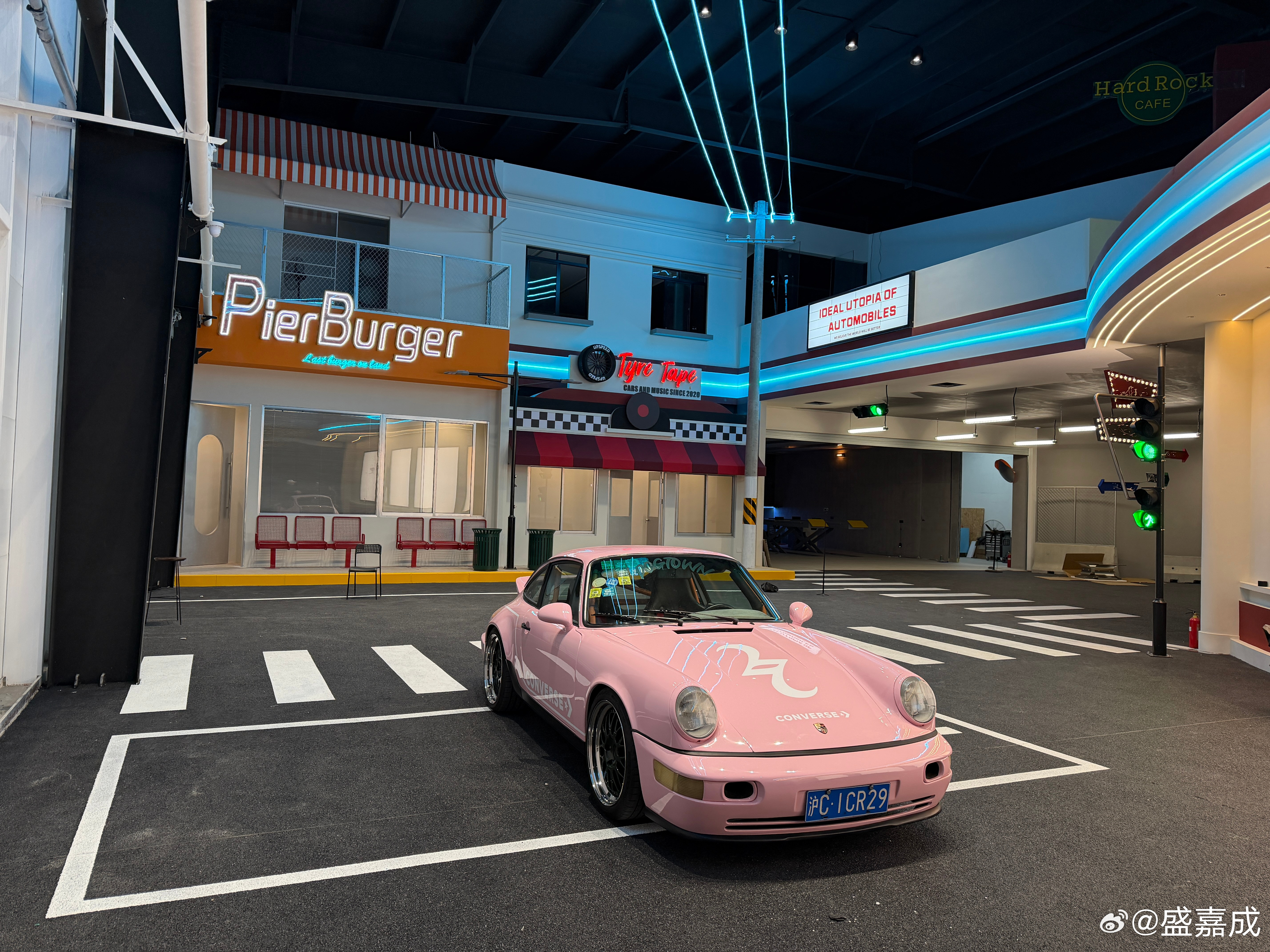 装了红绿灯在公司