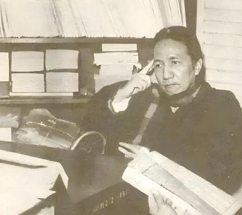 1932年7月，清华大学准备招生，偏偏负责出文科试题的中文系主任朱自清出国访问去