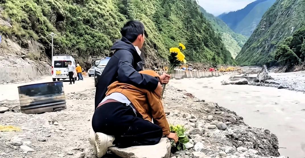 太难了，磕头祭拜都不知道朝哪边，以后的日子国家给当时口岸因公殉职的工作人员的家庭