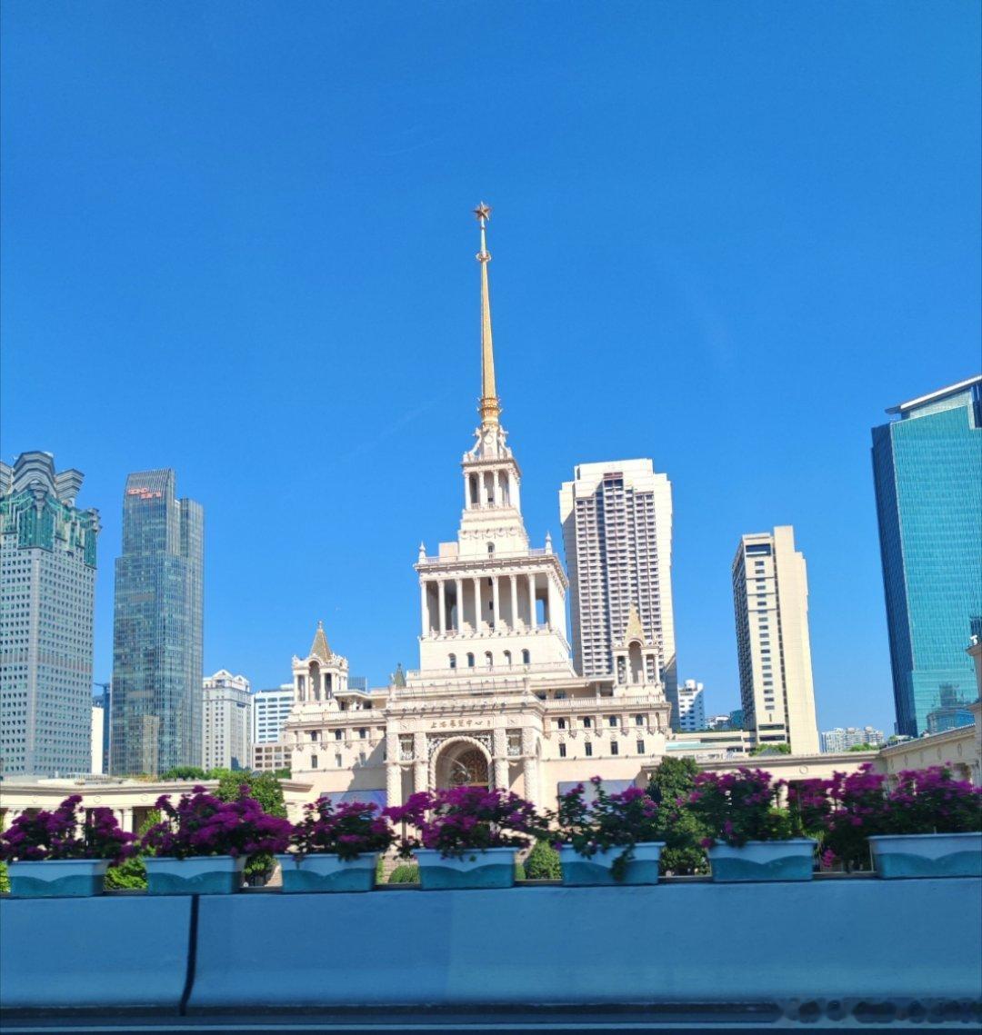 出差的时候，每个早上醒来，都会问自己：我在哪里？早安，杭州。感觉杭州比上海热多了