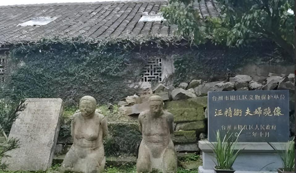 2005年，汪精卫的儿子回国祭拜。令人尴尬的是，来到了中山陵附近，他看到的是父母