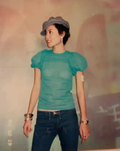 2001年32岁的王菲！放在现在也是相当潮流的存在了