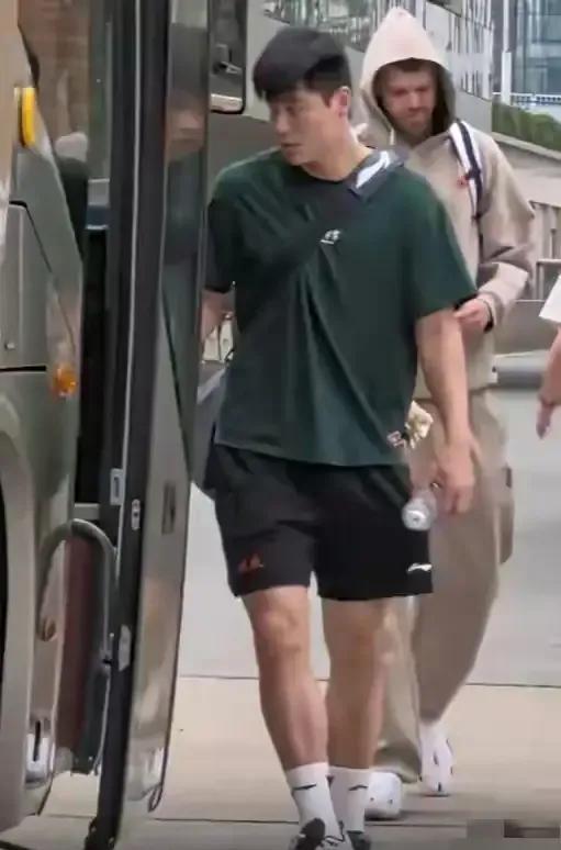 萨姆纳被撤销注册，拉科塞维奇顶而替之，广东队这手季后赛阵容调整来得突然，萨姆纳的