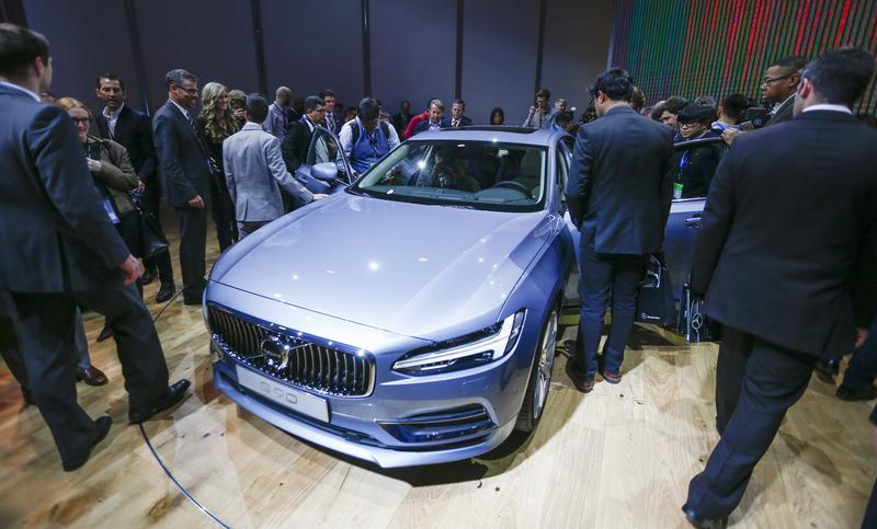 沃尔沃S90和辉昂都是中大型豪华轿车，选哪个还得看个人侧重点。价格上，2023