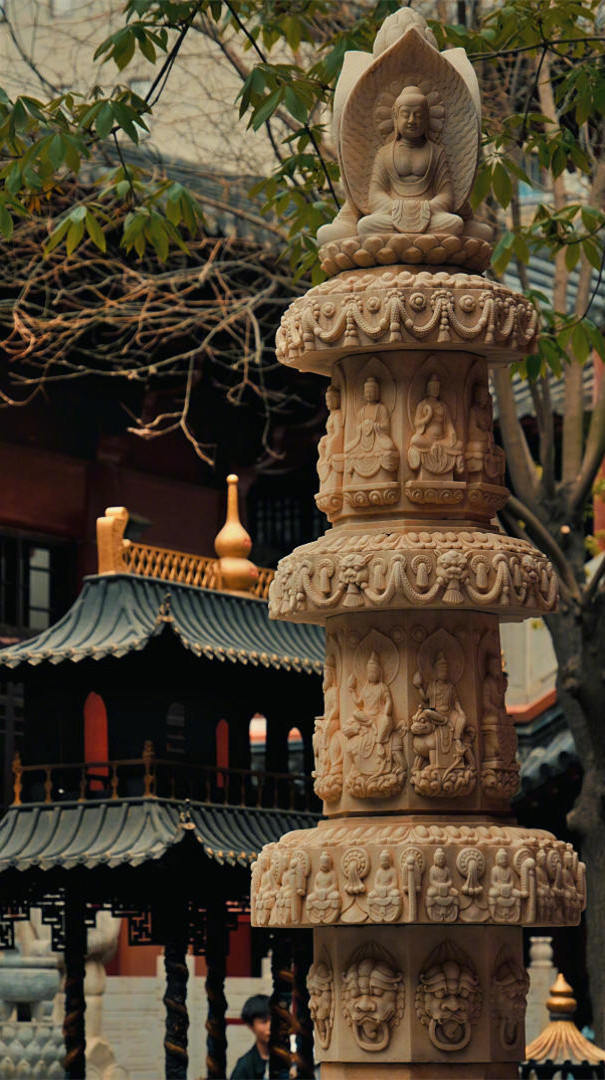 成大事者，需要有定力和忍辱力，而不是遇到点风雨内心就塌了，当磨难来时，既然躲