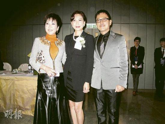 狄波拉和邝美云，她们都是岁月不败美人的典范，有钱如她们，颜值太抗老了。