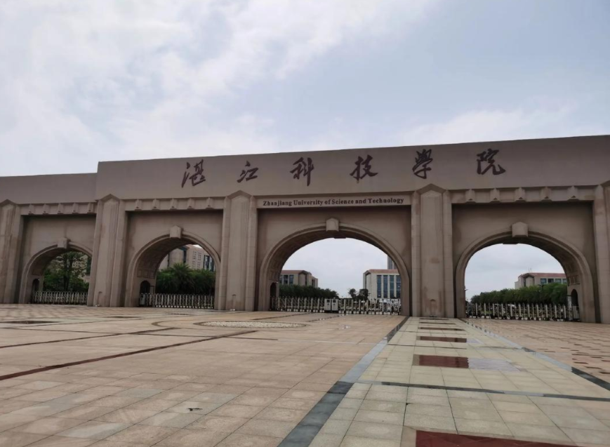 缺额4000人，学校慌了！​不是没人考，是根本养不起。​广东湛江科技学院