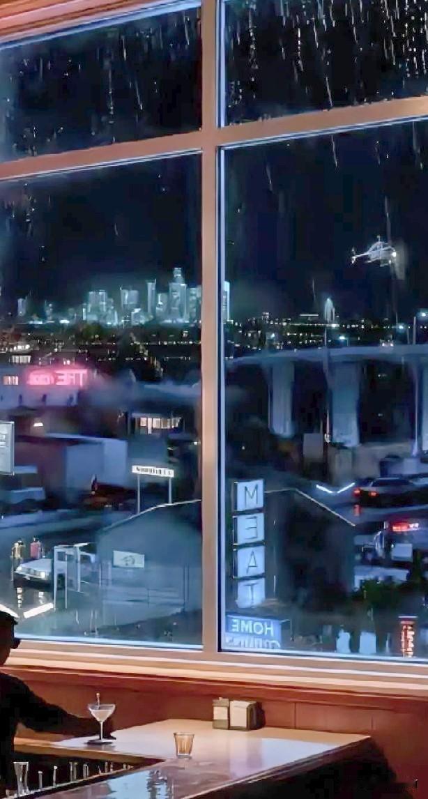 一位经济学教授说，现在最保值的不是房子，黄金，能源，而是现金。为什么呢？因为房子