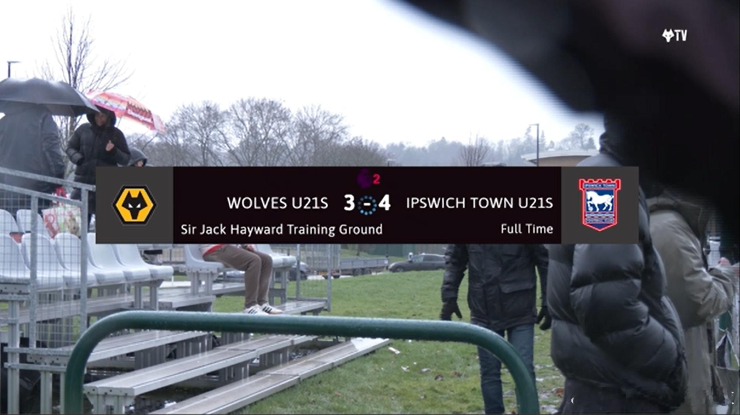 踢U20的比赛都费劲