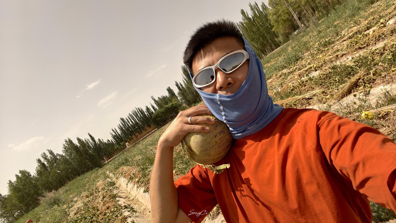 我陪着老婆四处溜达，做了7年的内容，也就是所谓的旅行博主，大部分时间除了大陆以外