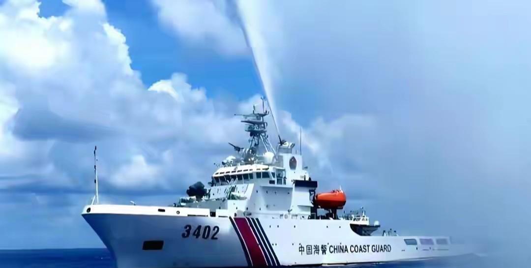 凌晨突发，中菲南海撞船，中国海警公布细节:水炮压制菲10余艘公务船，菲方负全责