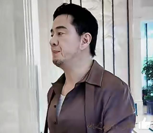 杨坤变化确实太大了 8月18日，杨坤的一组近期路透曝光，迅速在网上引发热议，