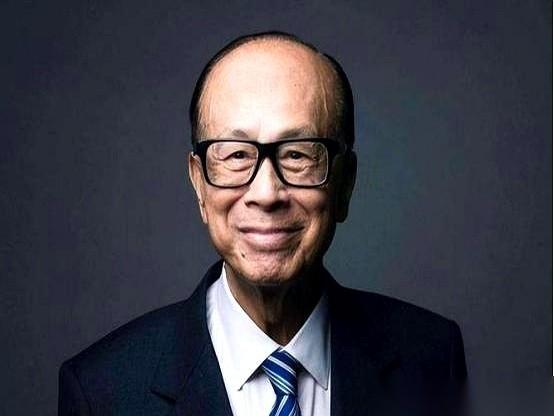巴拿马收回港口的消息传出时，外界都在看李嘉诚家族的笑话。人家一纸裁决，直接端了长