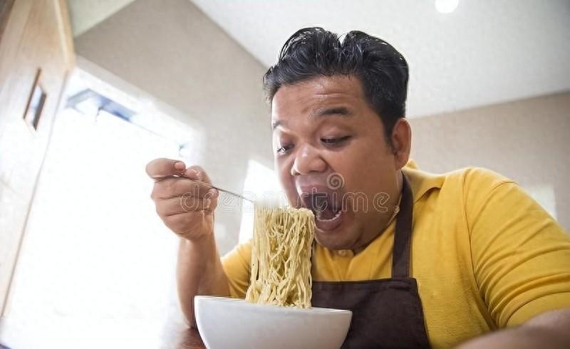 还能活多久，看饭量就知晓？老人饭量越大，越长寿？这3点别做错老人饭量大就能长