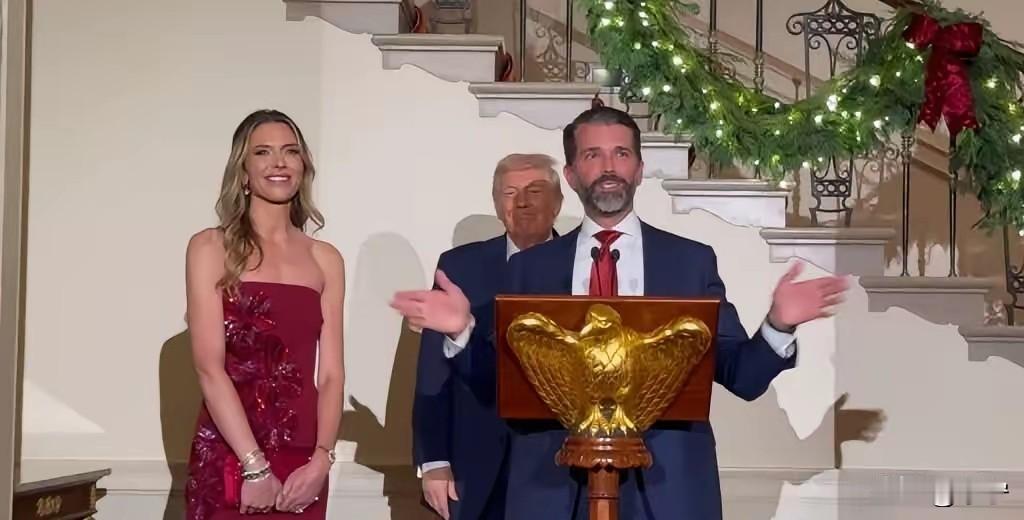 12月15日，在白宫的圣诞招待会上，特先生长子小唐纳德正式宣布与女友订婚的好消息