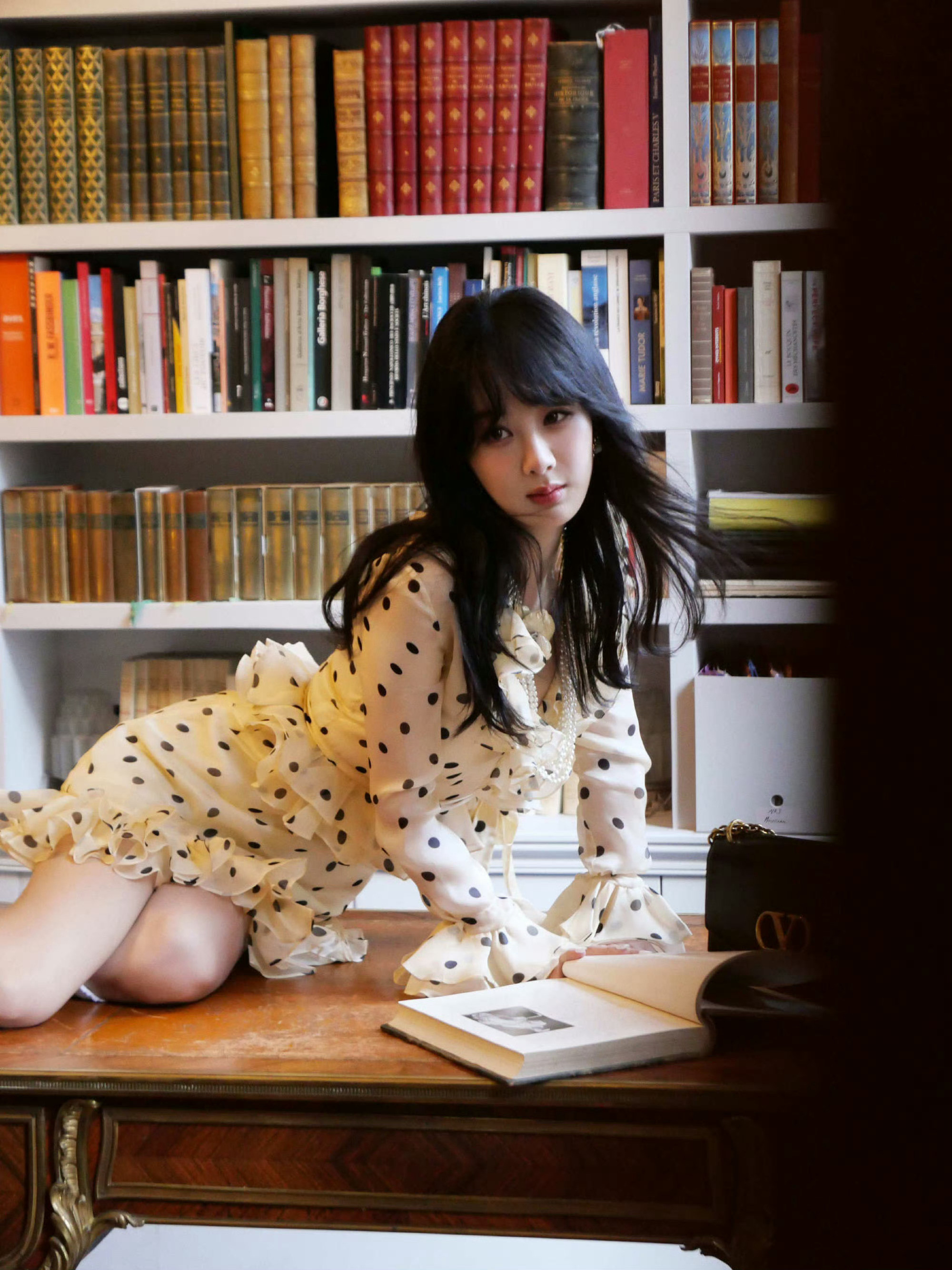 杨紫x波点白裙·简约不失格调🌹