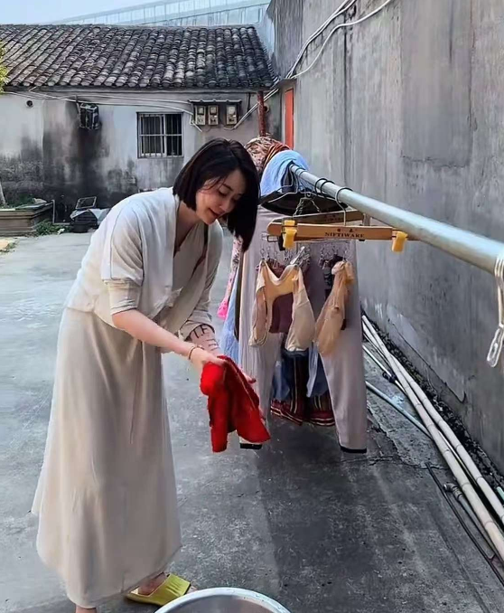 老婆在农村，我在外面上班能放心吗