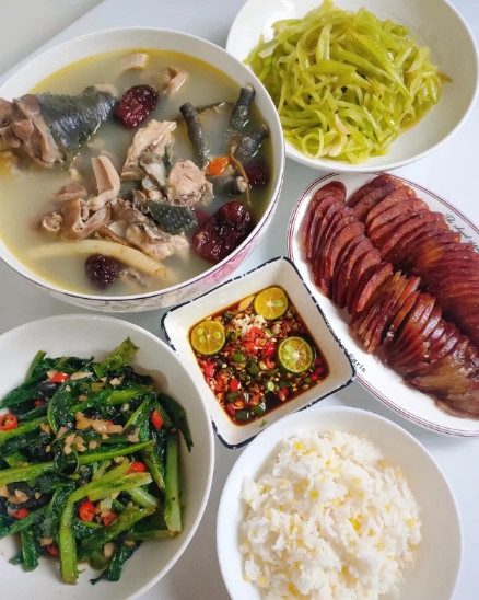 2007年，我和我老公高三，我老公姐姐20岁，骑摩托车意外去世了。花了十几万