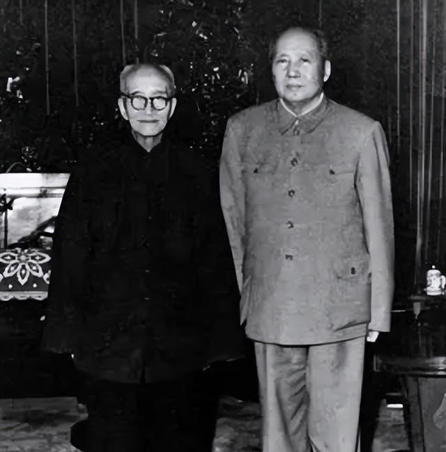 1949年4月23日，解放军顺利进占南京。24日下午，蒋经国心情沉重地对午休起床