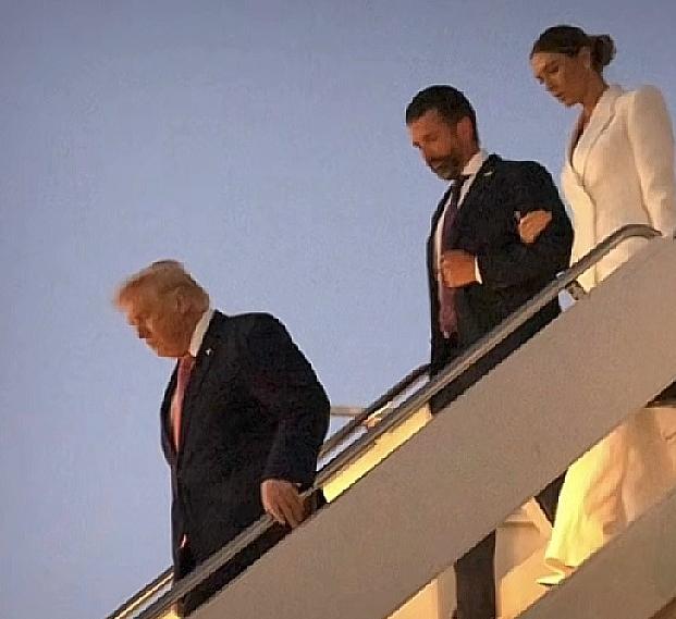 特朗普几乎每个周末都会飞回佛罗里达的海湖庄园，这种高频度的私人庄园度假模式，放眼