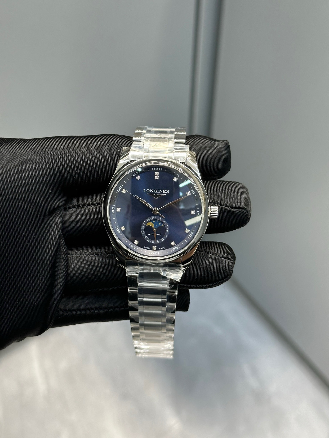 浪琴名匠系列月相腕表压轴登场尺寸40X12毫米表壳尺寸工艺完美复制原装工艺柳叶形蓝钢淬火表针针型和工