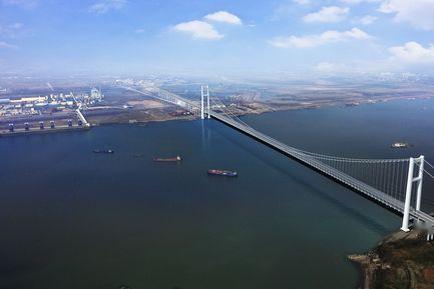 22日，世界最大跨度四主缆悬索桥——湖北燕矶长江大桥顺利合龙。大桥建成后将强化鄂