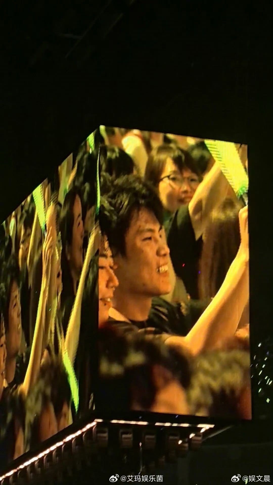 李宇春演唱会来了好多大王这场演唱会就像一场大聚会，老朋友新朋友们欢聚一堂，共同