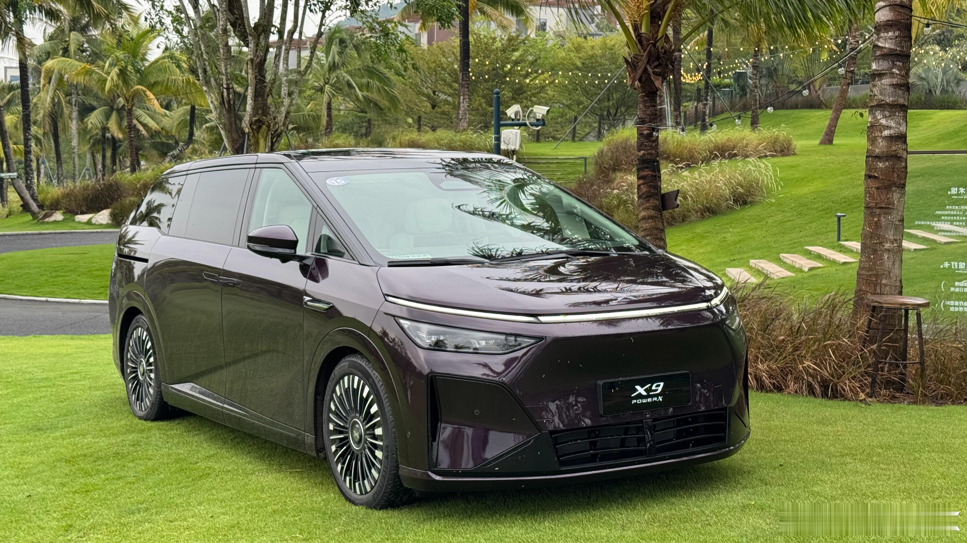 带油箱版本的小鹏X9还是来了以后小鹏肯定会有更多增程的版本大型MPV/SUV，我