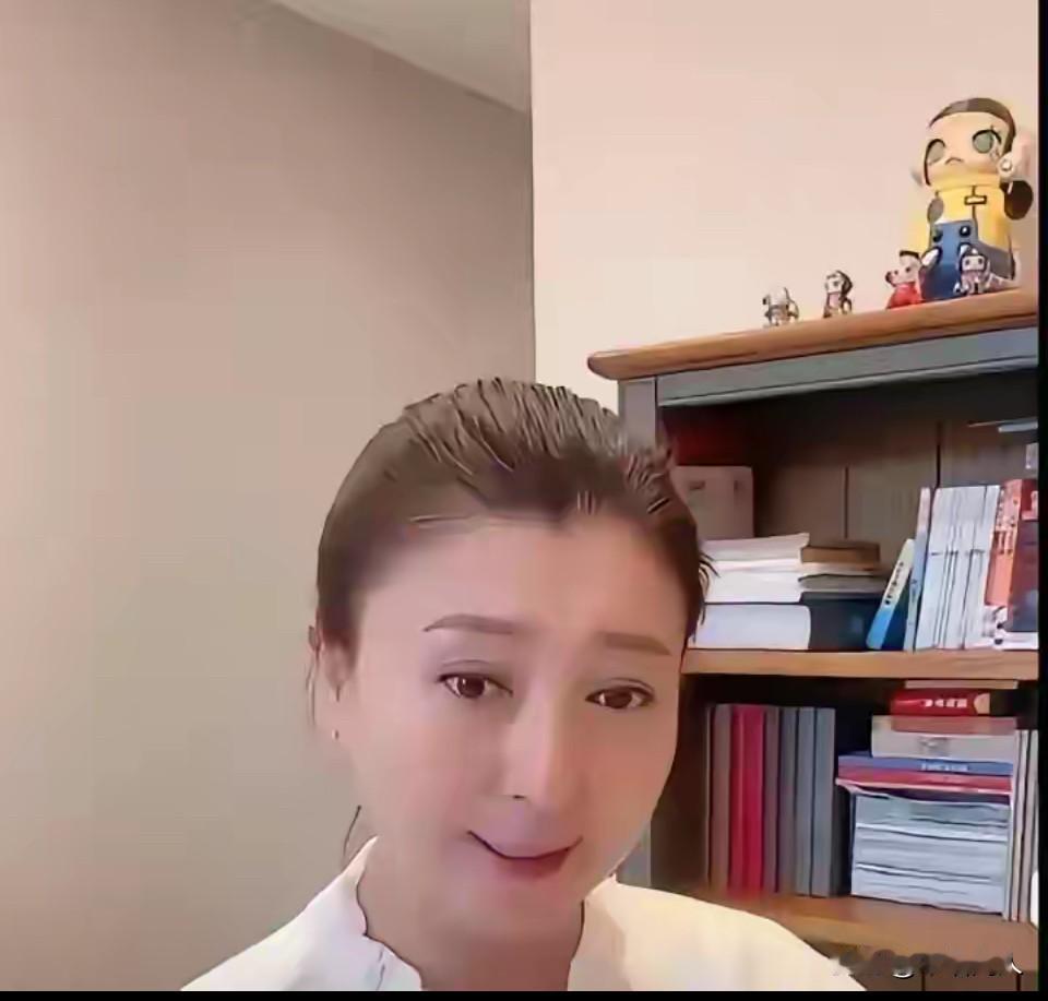 批评闫学晶，这是不分轻重，本末倒置。大家到此为止吧！我是黑龙江的酸黄瓜，闫老