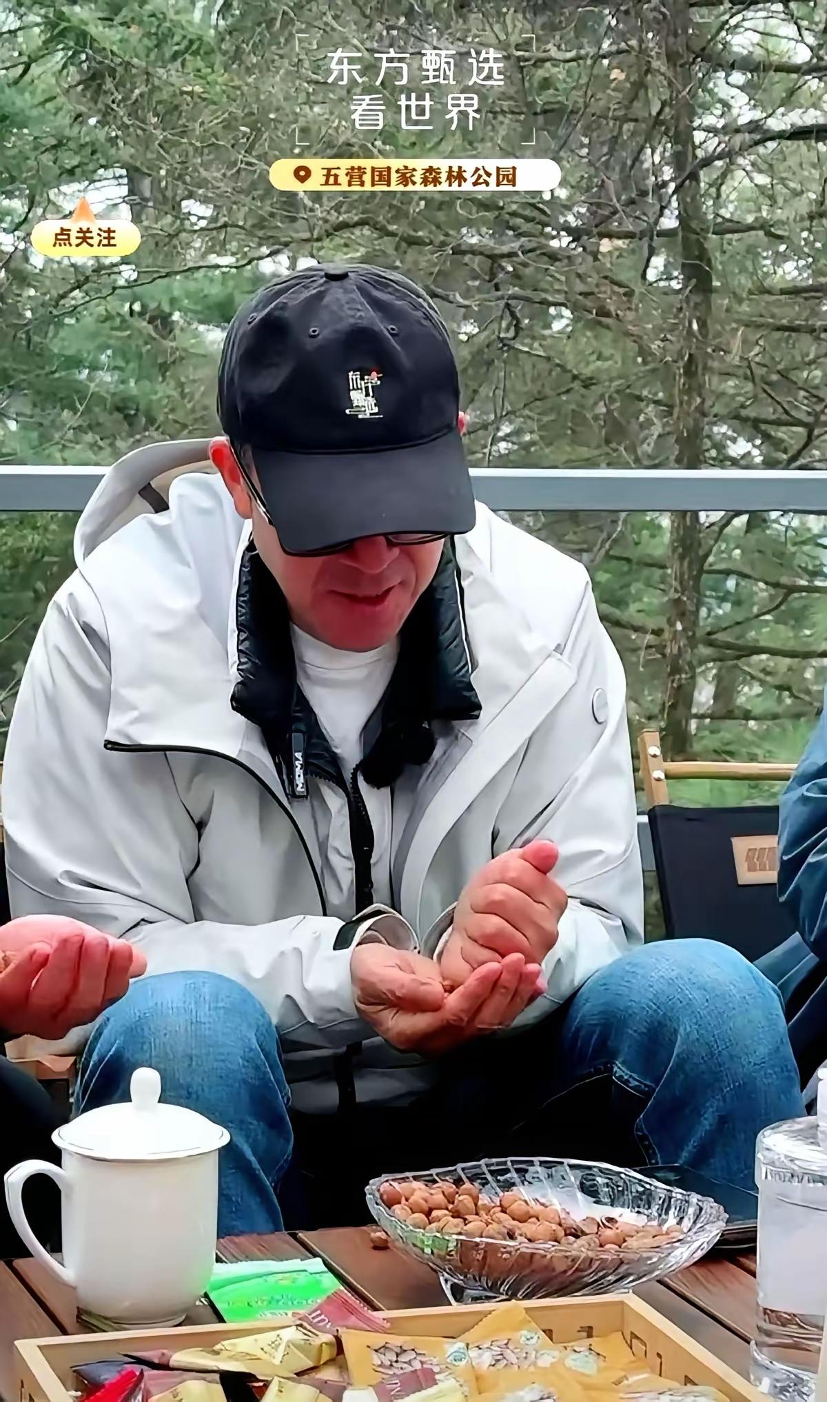 一个60多岁的老头，站在镜头前，对着几万人说：对不起，我没留住他。你以为