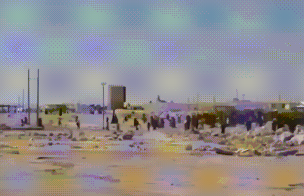 叙利亚核心城市，出现一支恐怖大军：3000重犯越狱！朱拉尼刚打跑阿萨德数十万