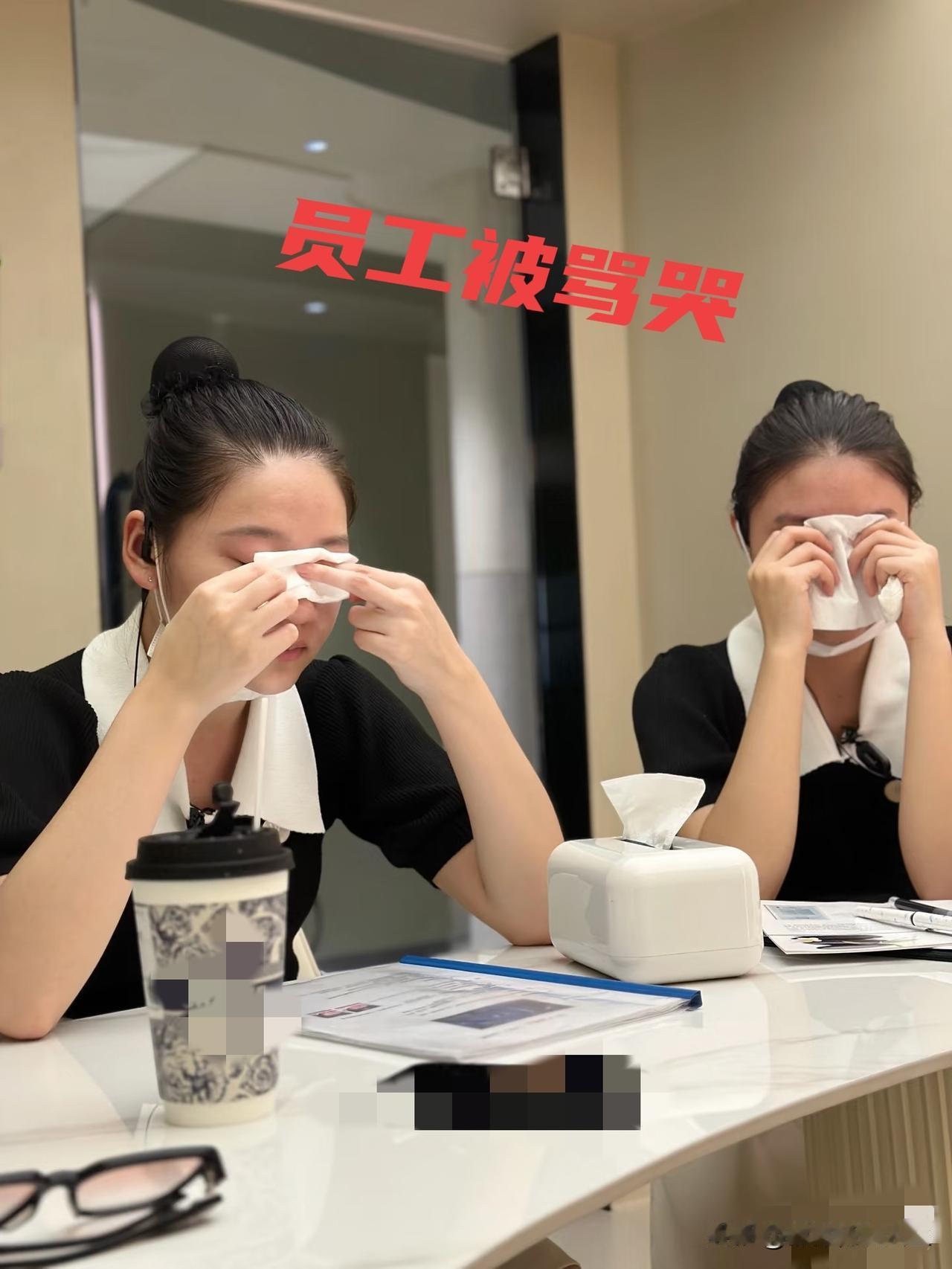 服务行业不配放假？20岁小姑娘问国庆安排被骂哭，无良老板竟然说出让人难以置