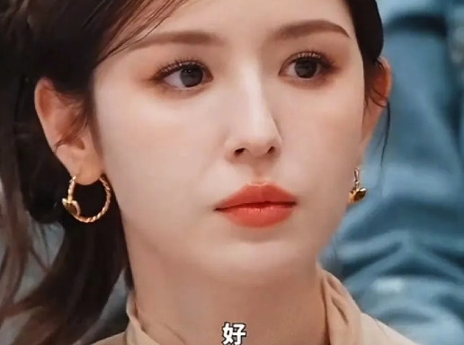 要是我，我也更喜欢漂亮的哈妮克孜。导师的眼光还是很准确的。这小姑娘不但长得好看，