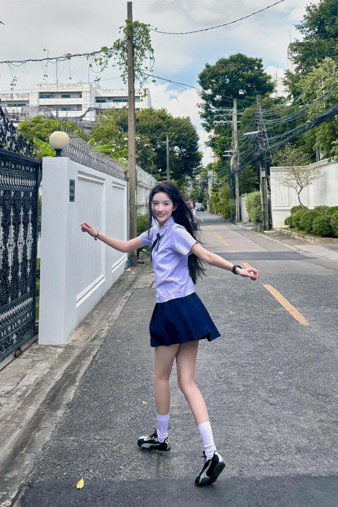 王玉雯花系长相王玉雯姐姐你好香一颦一笑都像从春日花园里走出来的，这种花系长相真