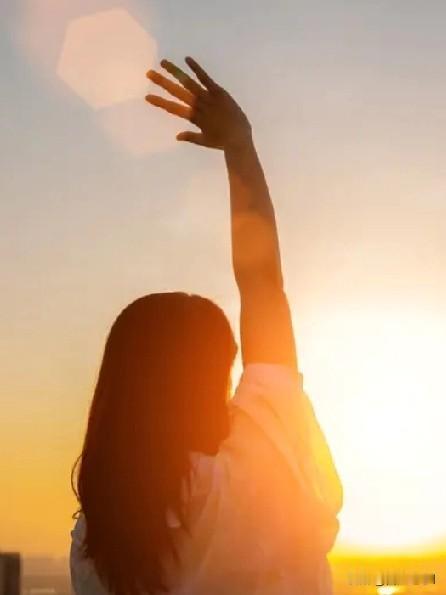 除草剂不是除草的，是除啥的？视频里小伙子扔出一句话，像是扔出了一个惊雷。