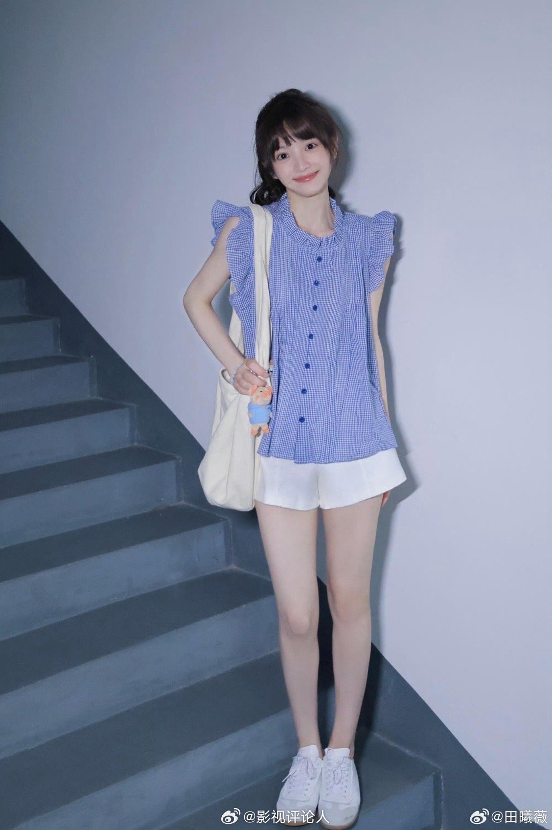 天才女友造型师田曦薇天才女友造型都还不如田曦薇本人的私服水平阿这拍出来肯定要被