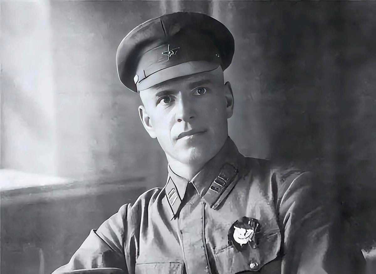 你敢信吗？一个顶尖的航空工程师，被发配去工厂搬砖、拧螺丝。她的专业知识，一夜之