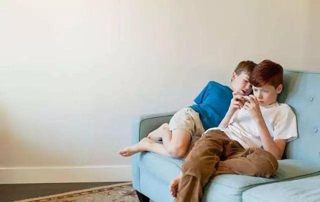 脊柱侧弯可能会毁了孩子一生--怎样确定孩子是否存在脊柱侧弯?