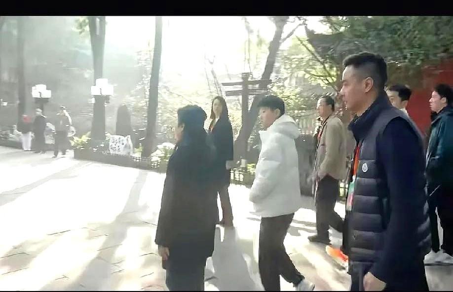 孙颖莎这状态，看着真心疼。刚在12月拿下WTT名古屋女子总决赛冠军，巩固了世