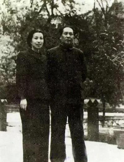 这有一张照片，是毛主席进入北京之后拍摄的，并且这张照片深受主席喜爱。#晒图笔记大