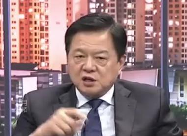 郝某某偷偷藏不住！中天辩论戳穿心思，周锡伟赢麻了周锡玮这步棋下得聪明