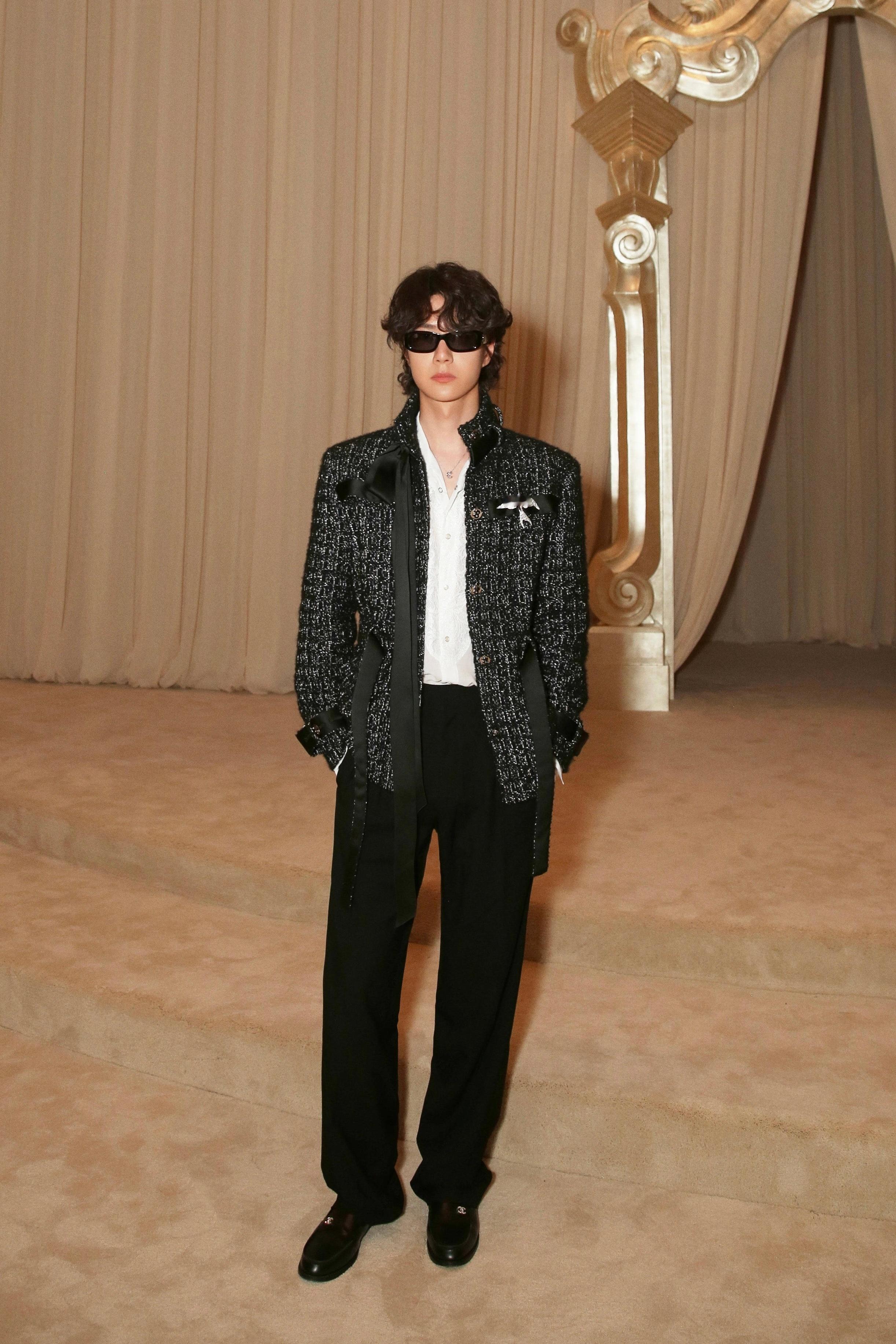 王一博｜CHANELFashionShows拉开Matthieu时代的手