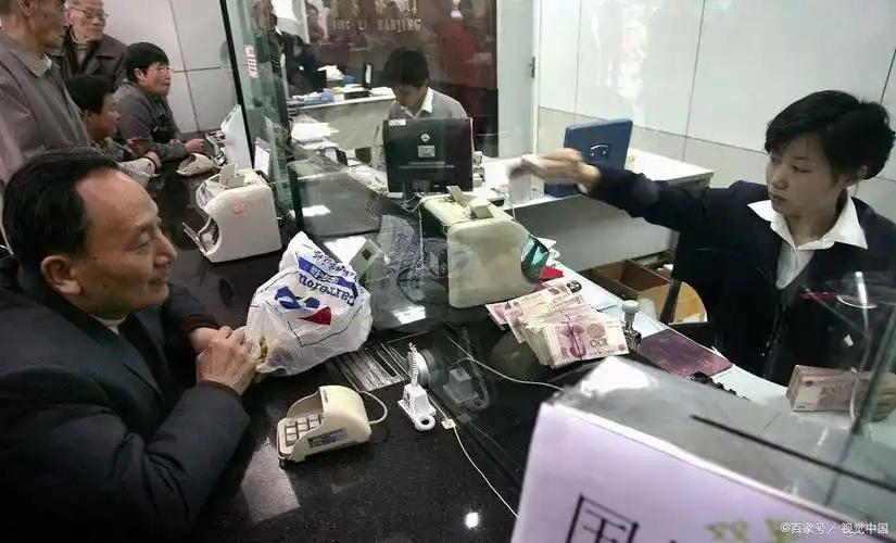 去年11月28日，央行、金融监管总局以及证监会三家联合发了个文件，全名叫《金融机